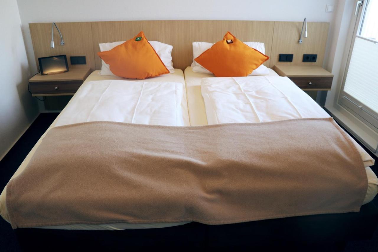 Hellmanns Hotel Bremers Bauerndiele Wiefelstede Zewnętrze zdjęcie